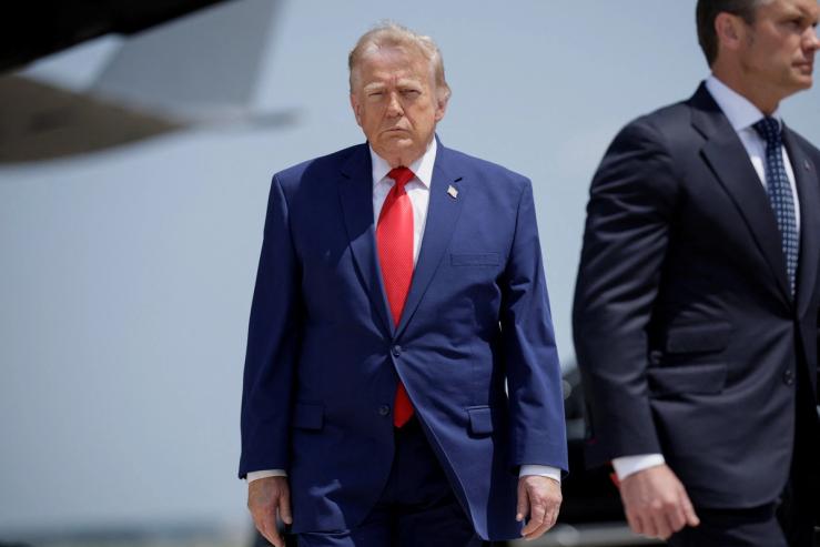 US President Donald Trump and Defense Secretary Pete Hegseth