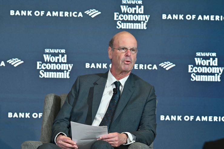 Éric Lombard on stage.