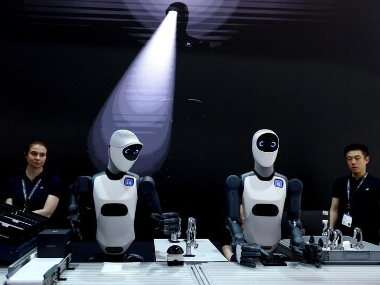 Robots at the exhibition stand at the Hannover Messe.