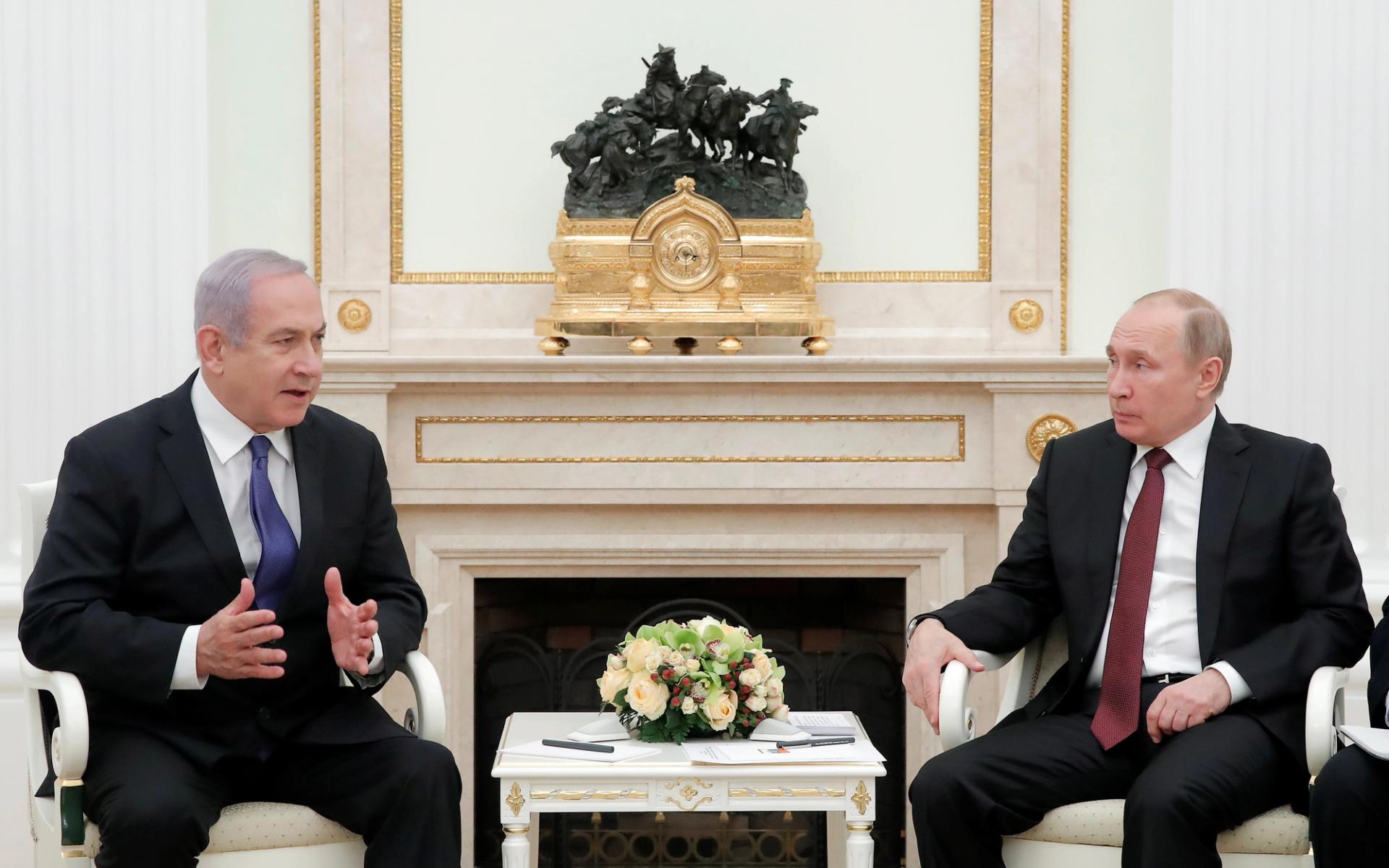 Russian President Vladimir Putin (R) meets with Israeli Prime Minister Benjamin Netanyahu at the Kremlin in Moscow, Russia February 27, 2019. 