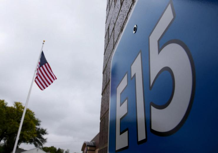 An E15 sign.
