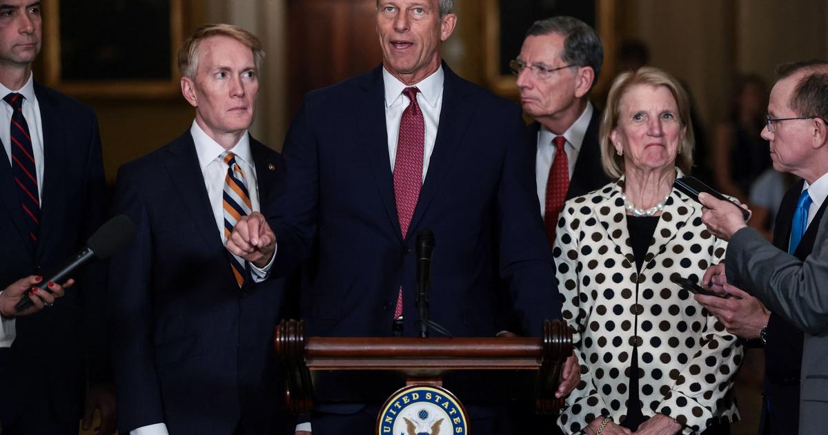 Exclusive: Republicans release budget, hope to end shutdown