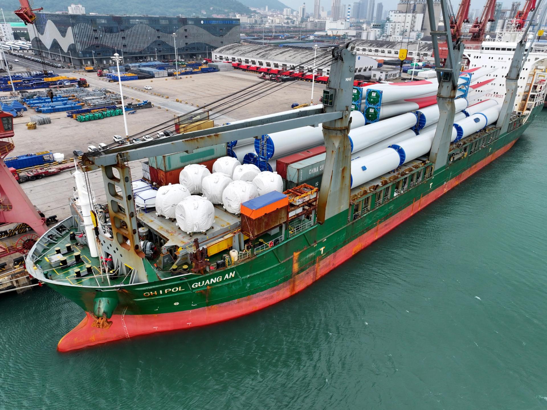 A Chinese ocean freighter is loading wind power mixing equipment for export to South Africa