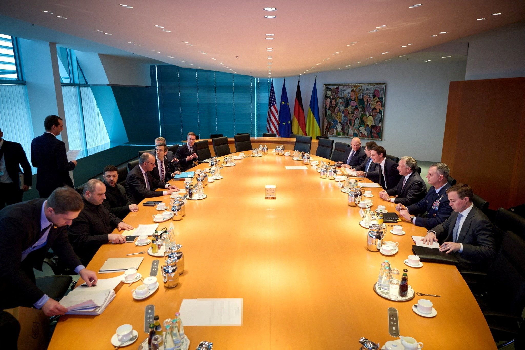 Volodymyr Zelenskyy and US and European representatives