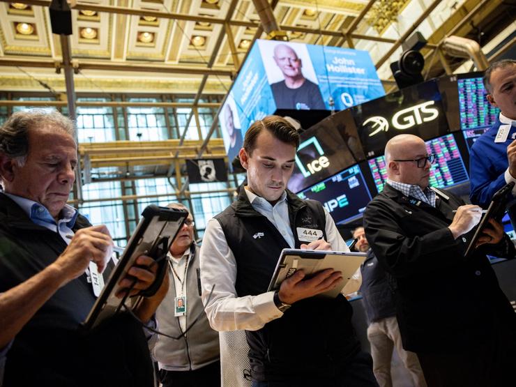 Traders at the New York Stock Exchange