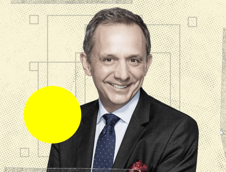 A graphic showing Enrique Lores.