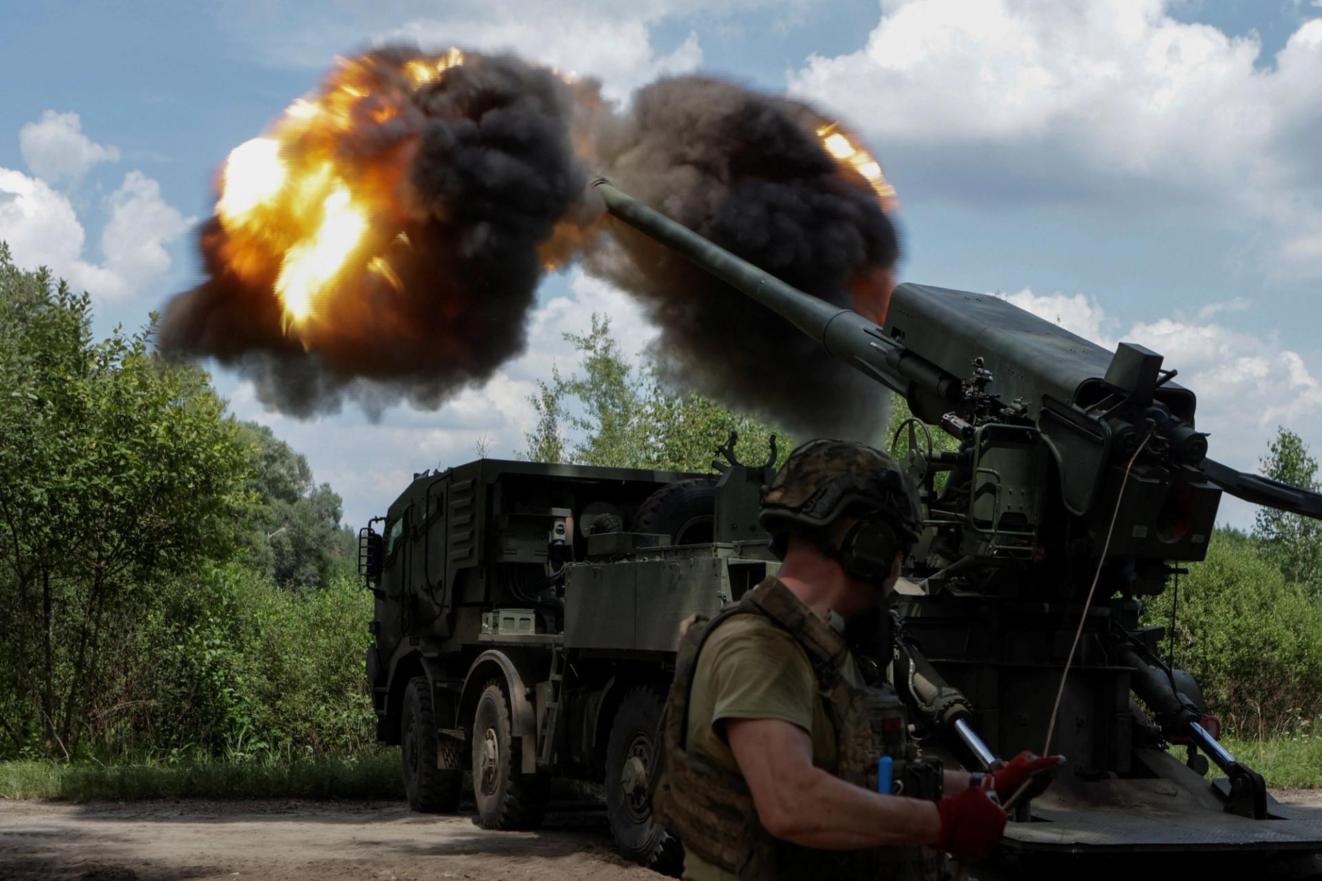 Service members of the 48th Separate Artillery Brigade fire a 2S22 Bohdana self-propelled howitzer towards Russian troops near a front line, amid Russia’s attack on Ukraine, in Kharkiv region, Ukraine July 27, 2025