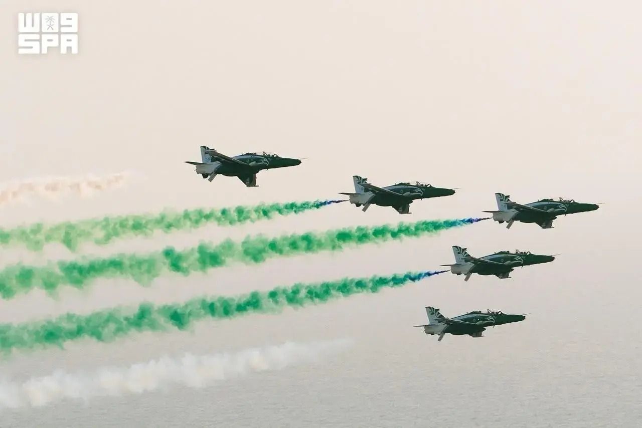 Photo of a Saudi fighter jet formation spraying green smoke in celebration of Saudi National Day