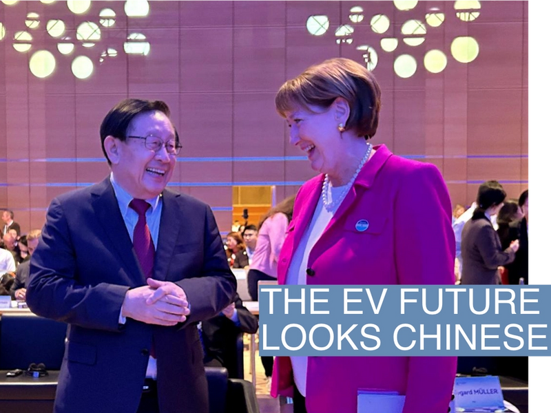 China's former science minister Wan Gang talks with President of the German Association of the Automotive Industry (VDA) Hildegard Mueller at the World New Energy Vehicle Congress during the 2023 Munich Auto Show IAA Mobility in Munich, Germany September 6, 2023. REUTERS/Zoey Zhang