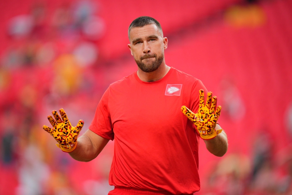 Kansas City, Missouri, USA; Kansas City Chiefs tight end Travis Kelce (87) practices before the game against the Detroit Lions at GEHA Field at Arrowhead Stadium.
