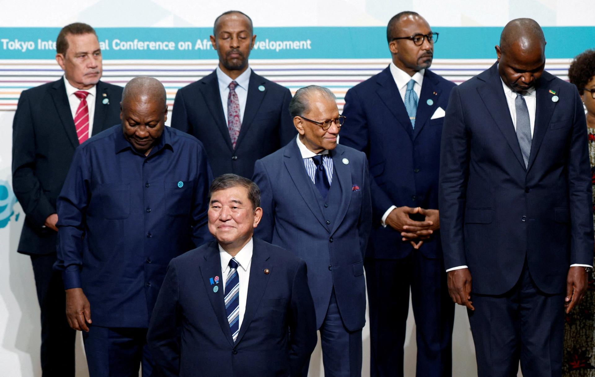 Japan’s PM with several African leaders. 
