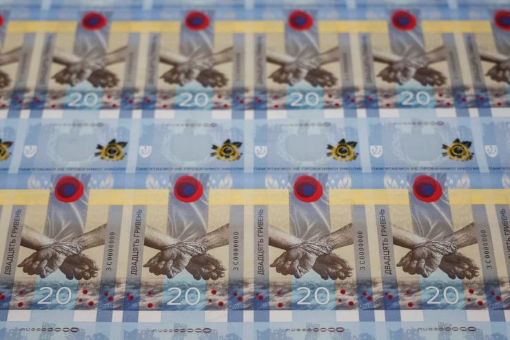 Banknotes dedicated to the first anniversary of Russia’s invasion on Ukraine are seen during a presentation at the Ukrainian National Bank in Kyiv, Ukraine February 23, 2023.