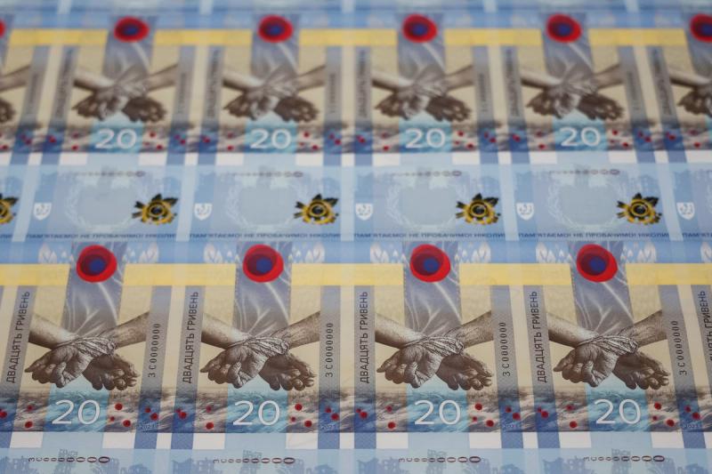 Banknotes dedicated to the first anniversary of Russia’s invasion on Ukraine are seen during a presentation at the Ukrainian National Bank in Kyiv, Ukraine February 23, 2023.