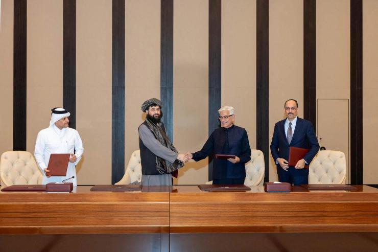 Afghan Defence Minister, Mullah Mohammad Yaqoob Mujahid and Pakistan’s Defence Minister, Khawaja Muhammad Asif shake hands, following the signing of a ceasefire agreement, during a negotiations meeting mediated by Qatar and Turkey, in Doha, Qatar.