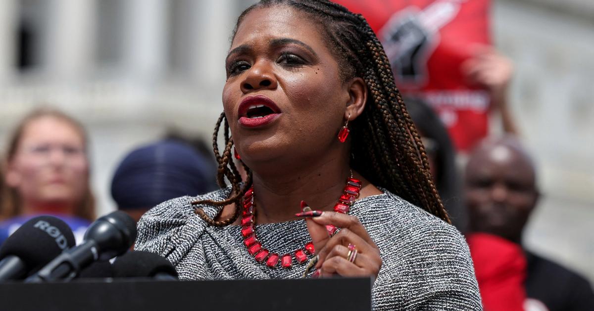 Exclusive / Bernie Sanders endorses Cori Bush's comeback bid