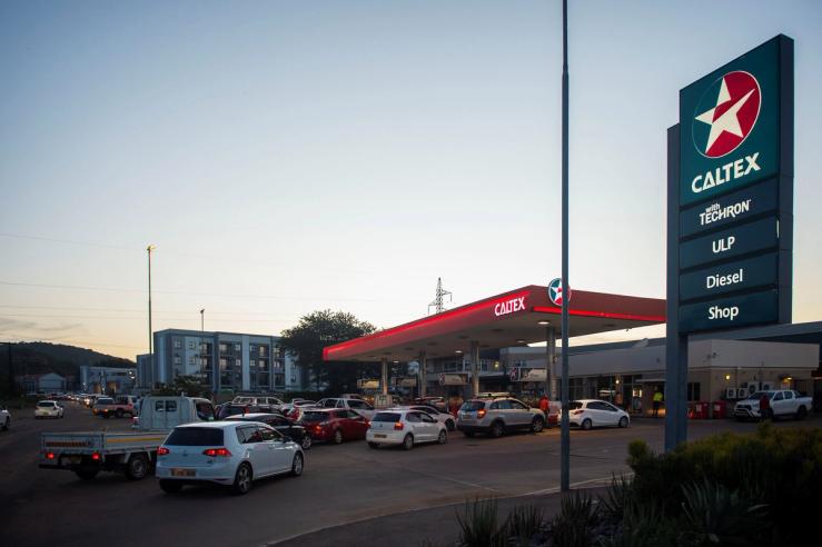 Lines at a gas station in Gaborone.