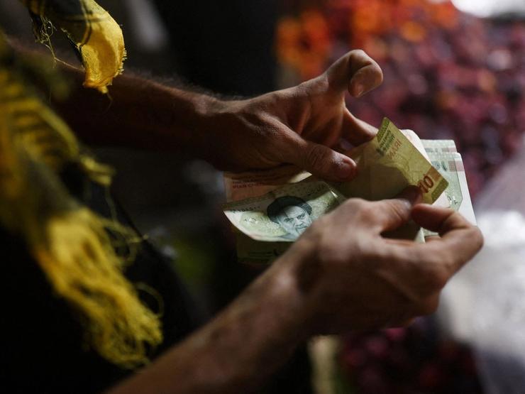 A man counting Iranian rials.