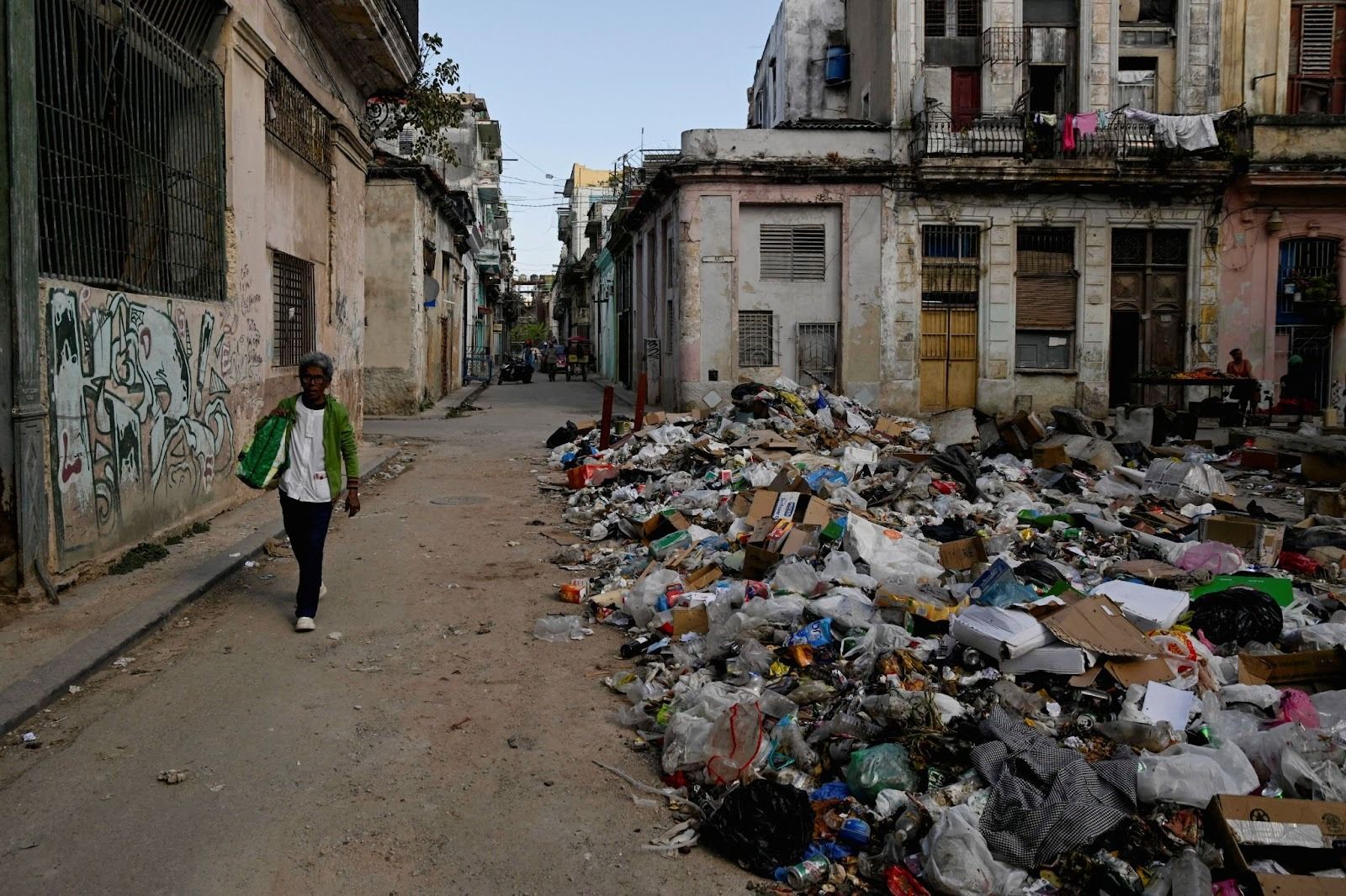 Basura sin recoger en La Habana.