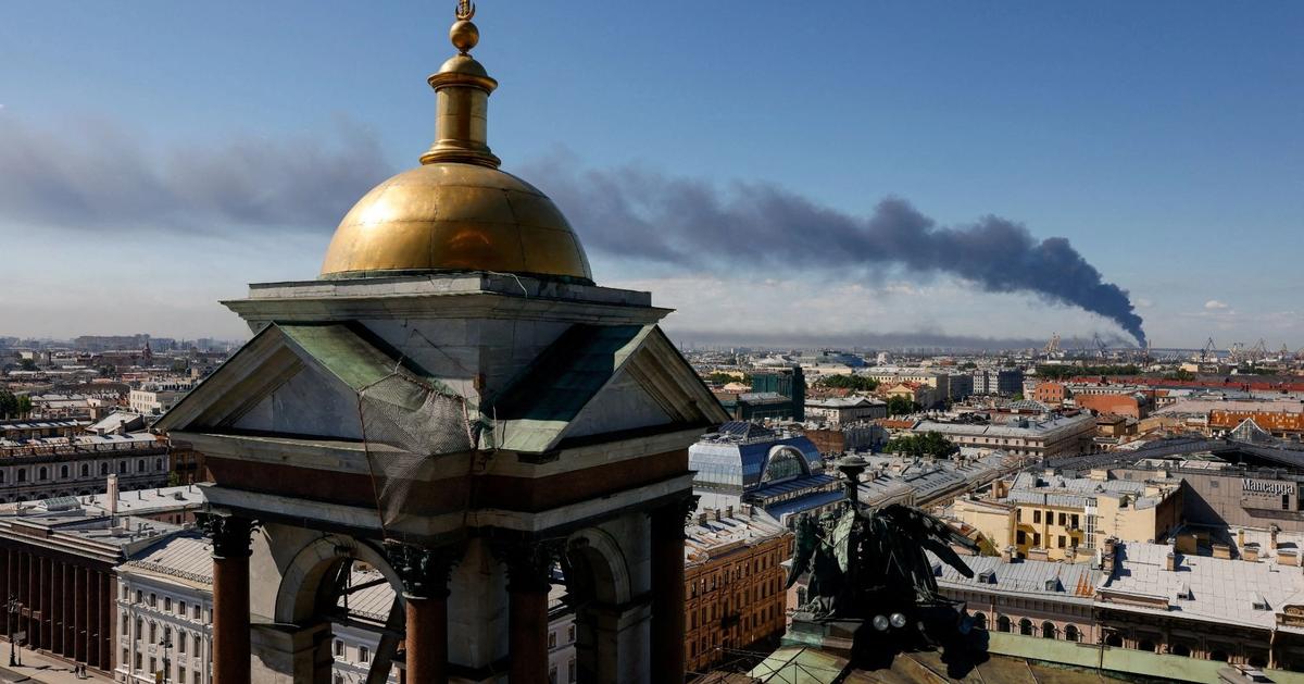Ukrainische Drohnen greifen in der Nähe von „Putins Davos“ an.