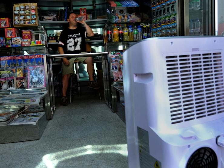 An individual cools off.