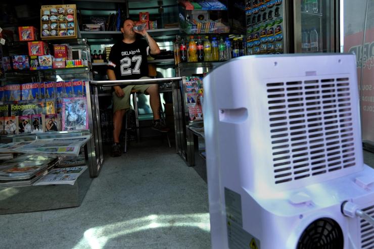 An individual cools off.