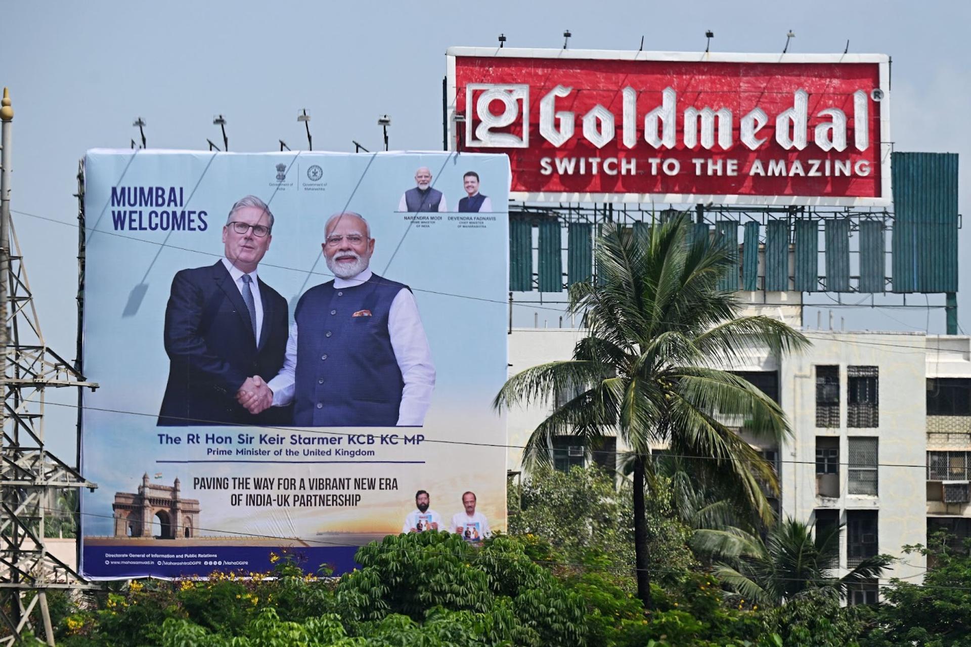 An ad showing Starmer and Modi. 