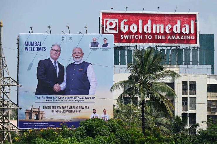 An ad showing Starmer and Modi.