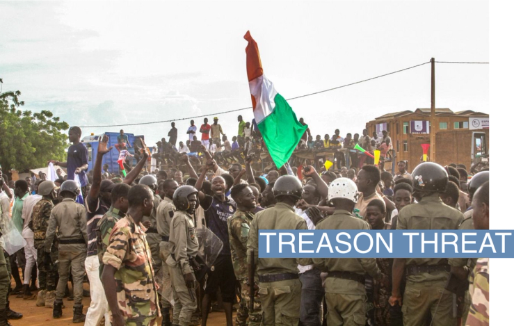 Niger’s junta supporters take part in a demonstration in front of a French army base in Niamey, Niger, August 11, 2023. REUTERS/Mahamadou Hamido