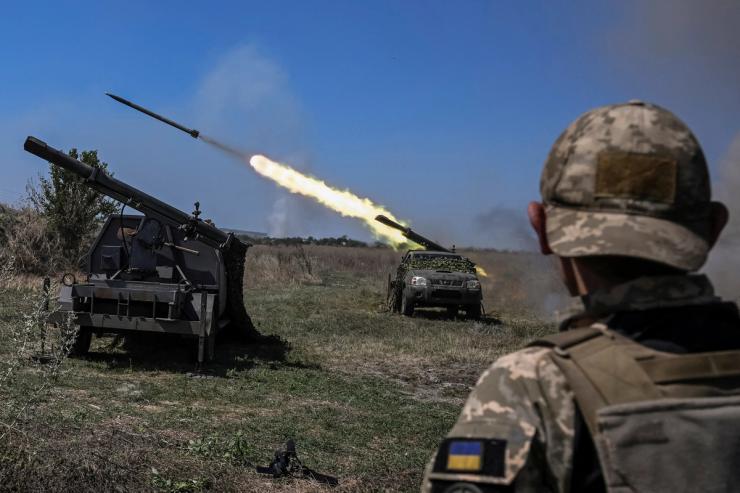 Ukrainian servicemen of the 108th Separate Brigade of Territorial Defence fire small multiple launch rocket systems towards Russian troops, amid Russia’s attack on Ukraine, near a front line in Zaporizhzhia region, Ukraine August 19, 2023. REUTERS/Viacheslav Ratynskyi/File Photo