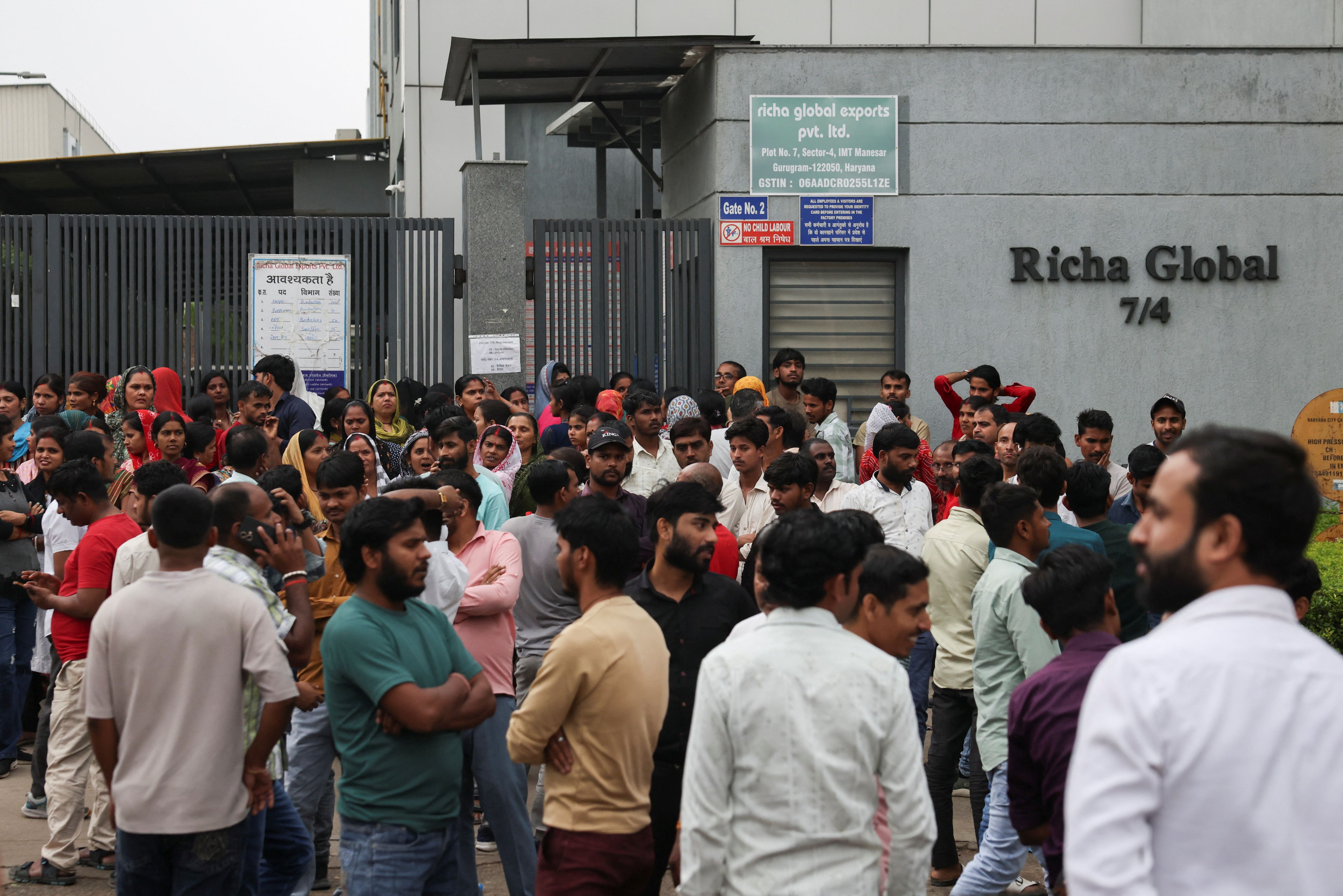 Protesting Indian factory workers