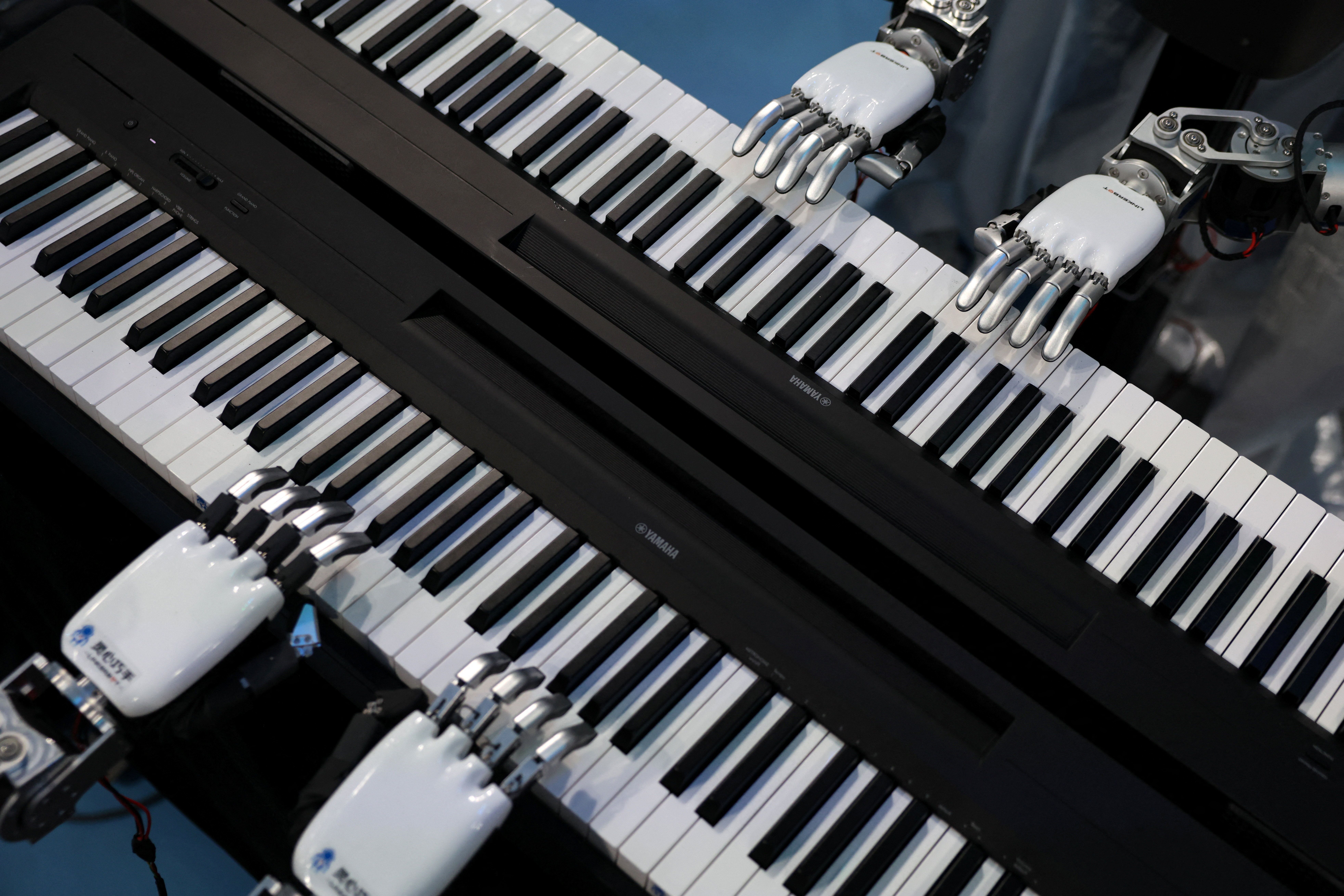 Robots playing piano 