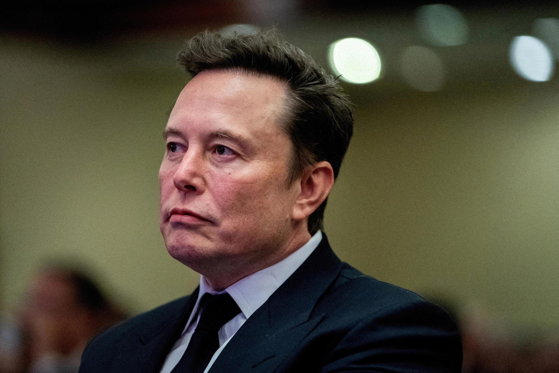  Tesla CEO and X owner Elon Musk listens as US President-elect Donald Trump speaks.