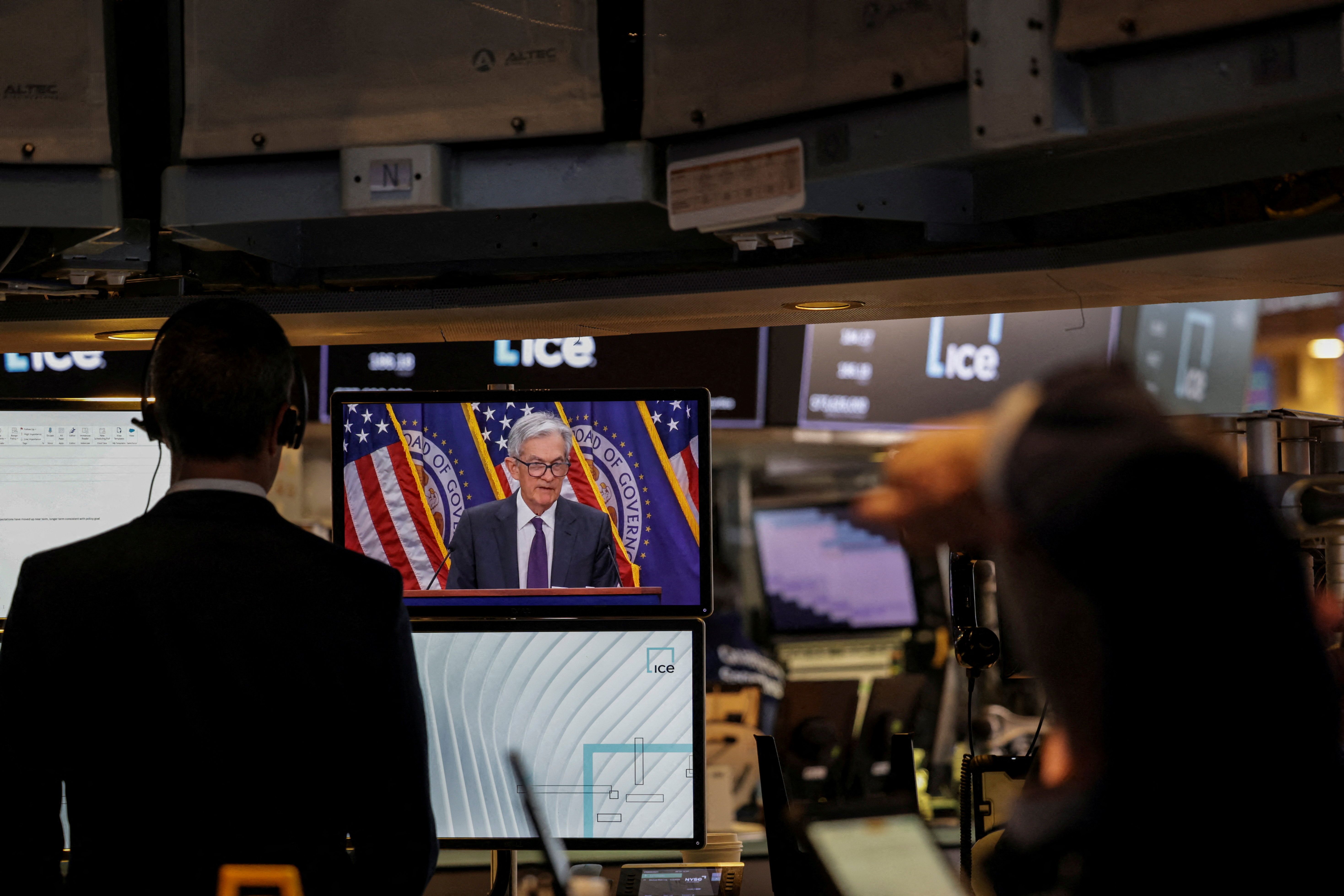 Traders work, as a screen broadcasts a press conference by U.S. Federal Reserve Chair Jerome Powell following the Fed rate announcement, on the floor of the NYSE in New York, U.S., July 30, 2025.