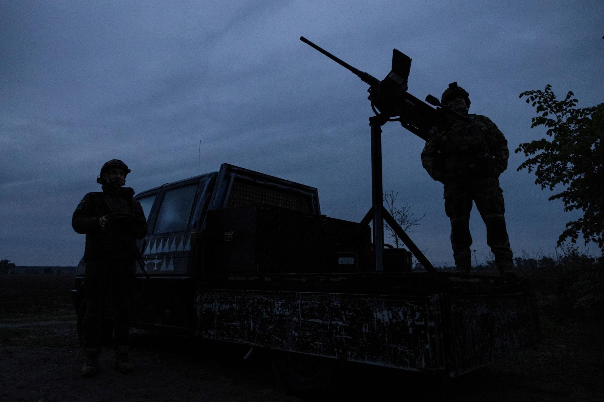 Ukrainian servicemen