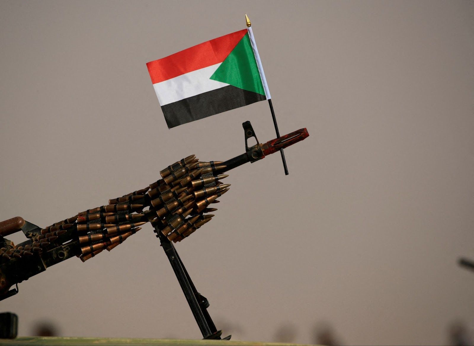 A Sudanese national flag is attached to a machine gun. 