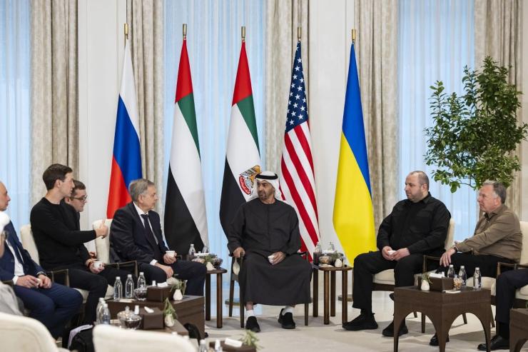 President Sheikh Mohamed bin Zayed meets with heads of delegations participating in the US-Russia-Ukraine trilateral talks.