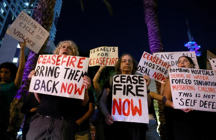 People attend a protest of IsraeliI left wing activists calling for a ceasefire in Gaza, as the conflict between Israel and Palestinian Islamist group Hamas continues, in Tel Aviv, Israel, November 11, 2023. REUTERS/Ammar Awad