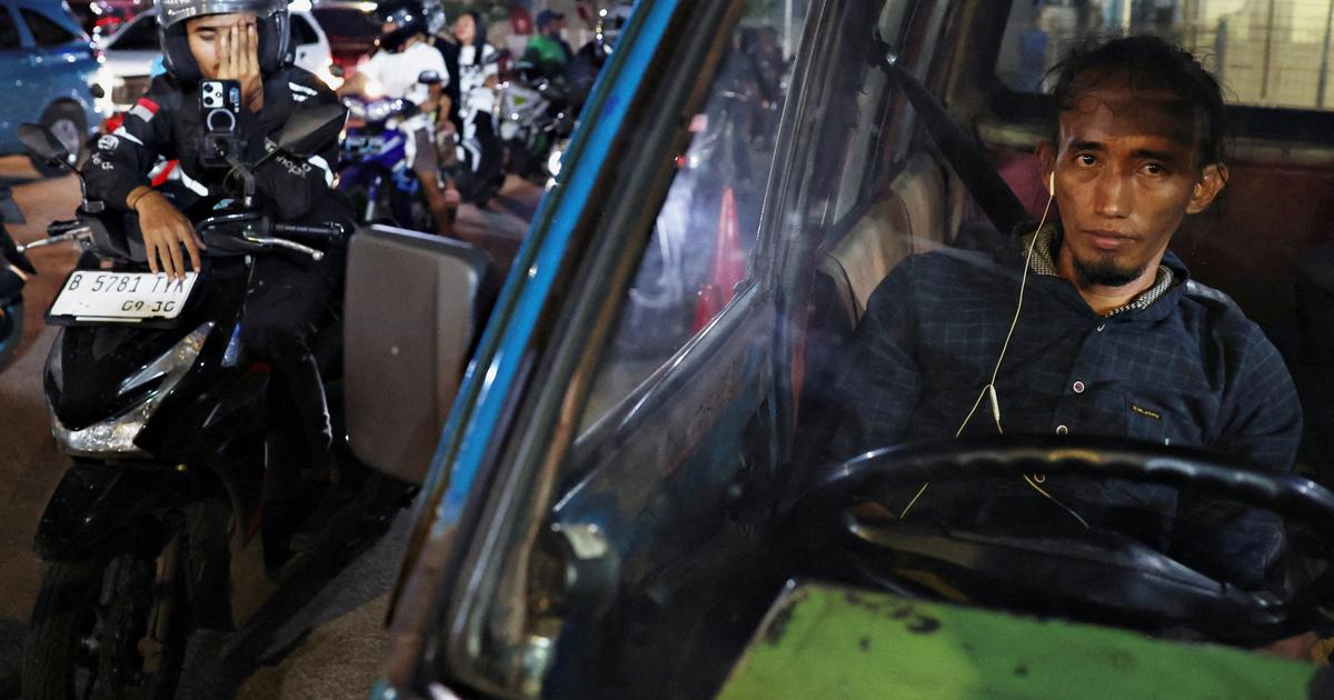 Shorter showers and workweeks: Iran war disrupts daily life