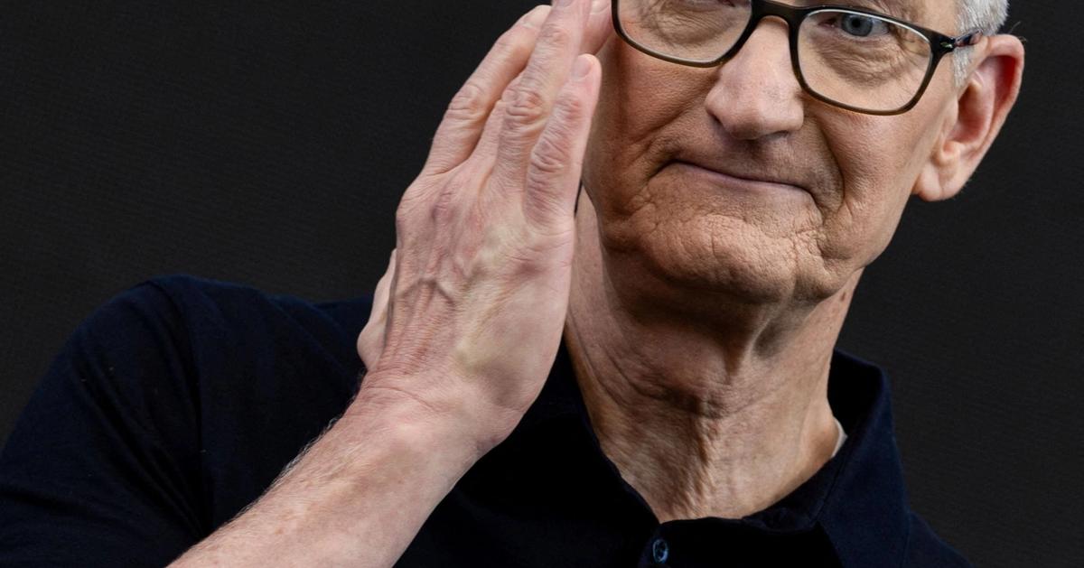 Apple shares fall on Siriâs AI upgrade