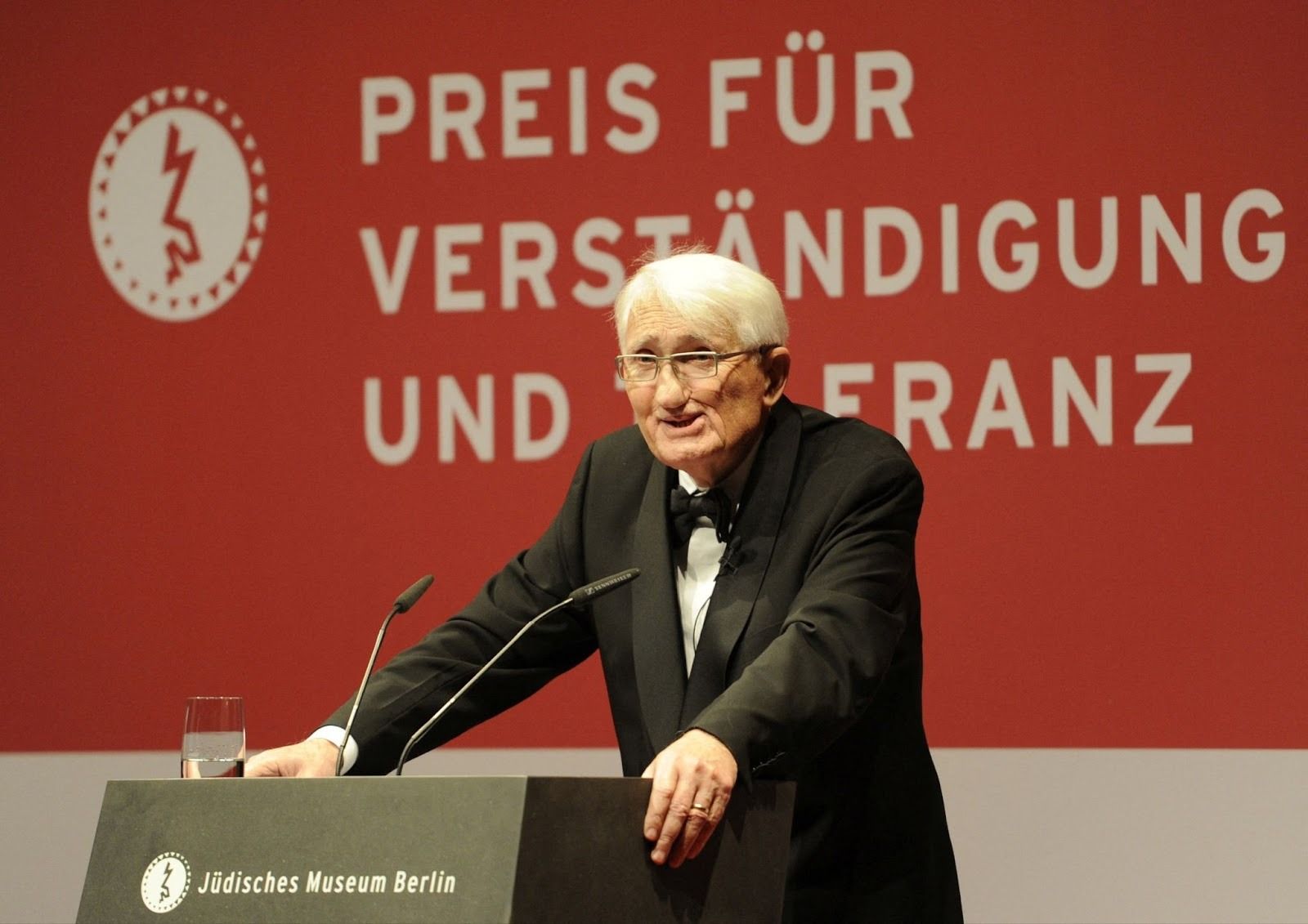 Jürgen Habermas. 