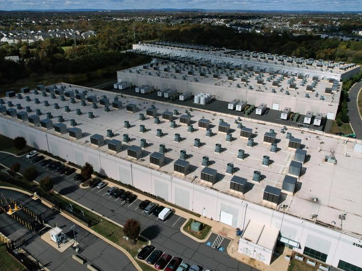 An aeriel view of a data center in Virginia