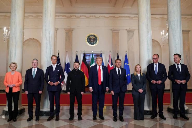 US President Donald Trump, Ukrainian President Volodymyr Zelenskiy, German Chancellor Friedrich Merz, French President Emmanuel Macron, British Prime Minister Keir Starmer, Italian Prime Minister Giorgia Meloni, and Finland’s President Alexander Stubb, NATO Secretary General Mark Rutte and European Commission President Ursula von der Leyen pose for a family photo.