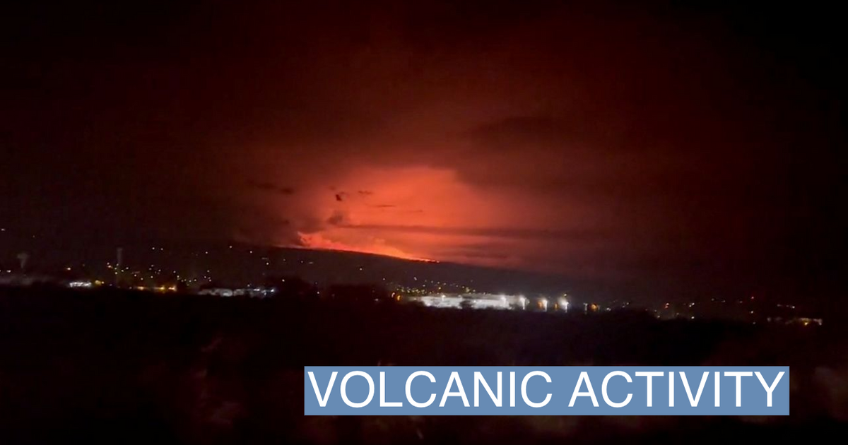 Hawaii's Mauna Loa, world's largest active volcano, erupts for first ...