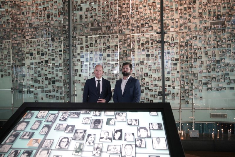Chile's President Gabriel Boric and German Chancellor Olaf Scholz at the Museum of Memory and Human Rights in Santiago, Chile.