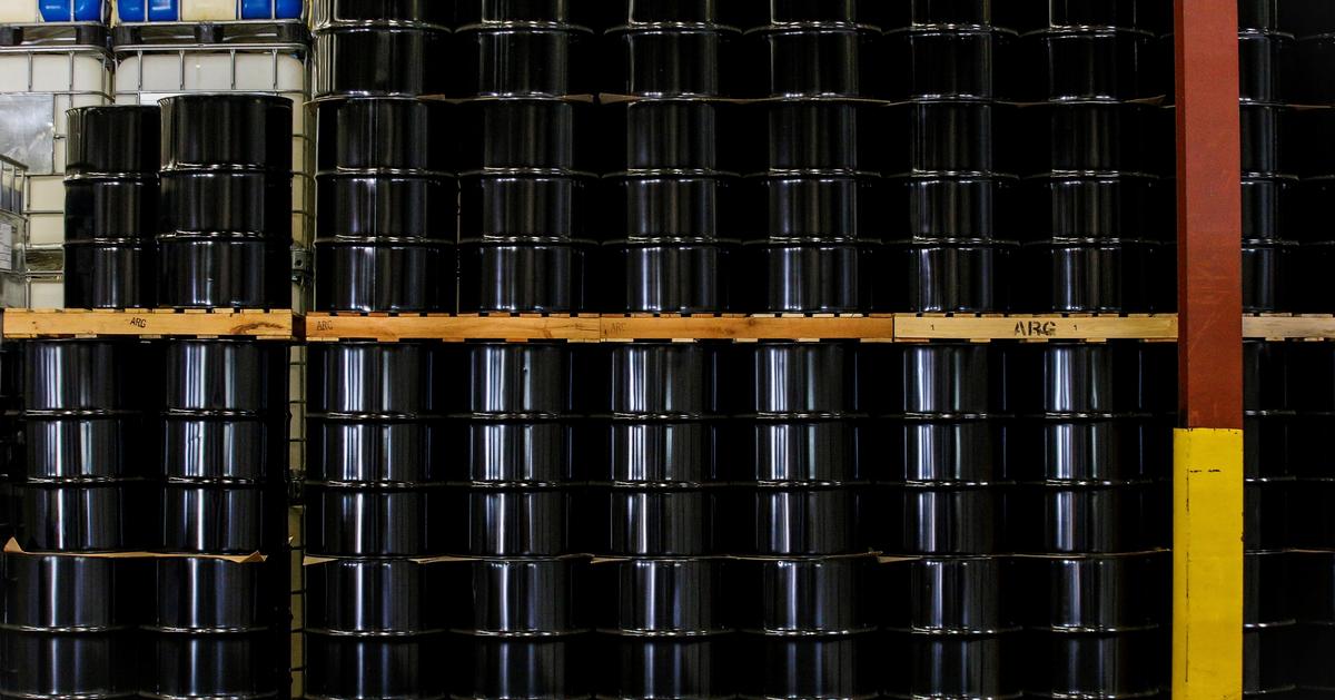 US oil reserves hit 43-year low