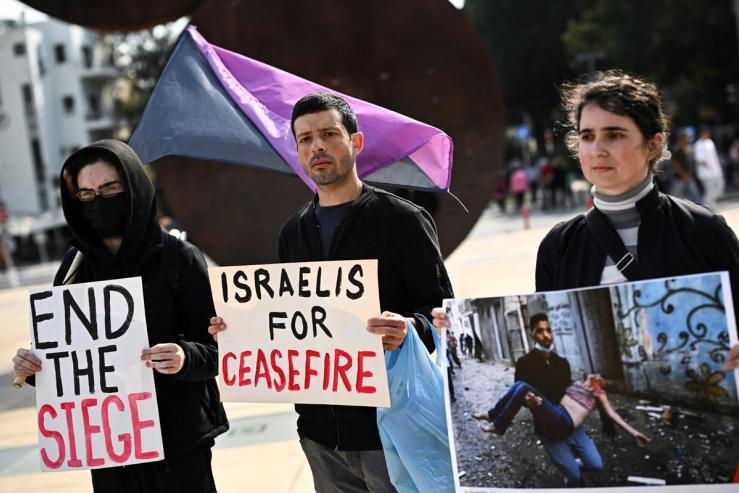 Demonstrators attend an anti-government protest to mourn the dead in Gaza, amid the ongoing conflict between Israel and the Palestinian Islamist group Hamas, in Tel Aviv, Israel, February 27, 2024. REUTERS/Dylan Martinez