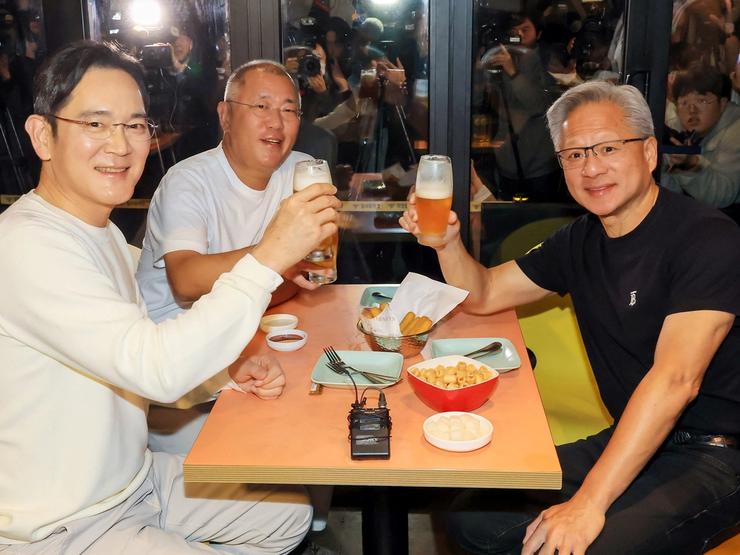 Nvidia CEO Jensen Huang, Samsung Electronics Chairman Jay Y. Lee and Hyundai Motor Group Executive Chair Euisun Chung make a toast at a fried chicken restaurant in Seoul.