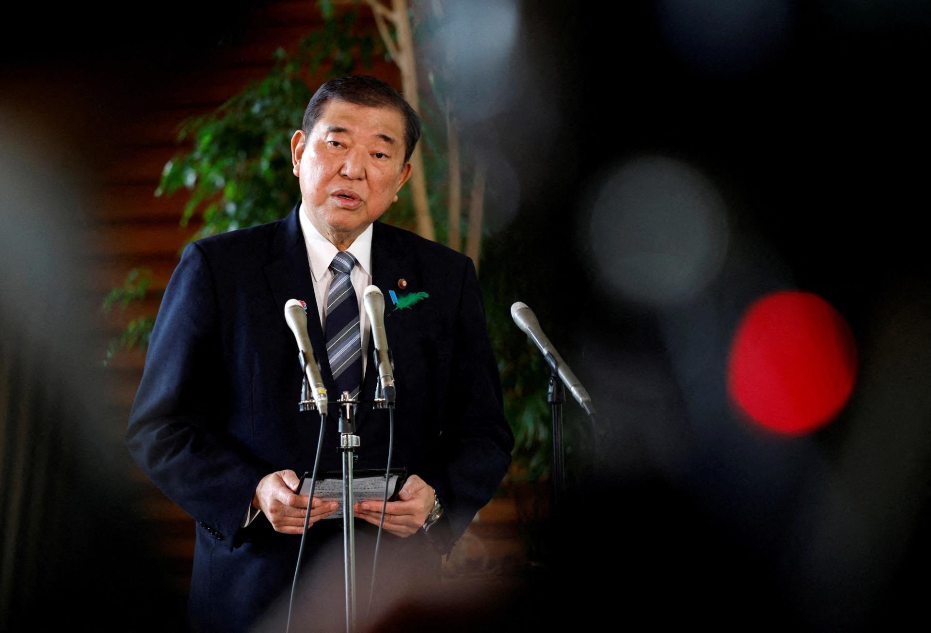 Japanese Prime Minister Shigeru Ishiba speaks to reporters about negotiations with the US. 